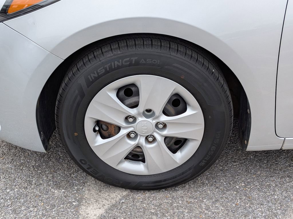 Used 2017 Kia Forte LX FWD image 11