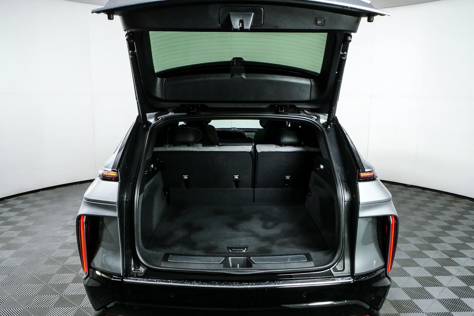 Certified 2024 Cadillac Lyriq Tech RWD image 30
