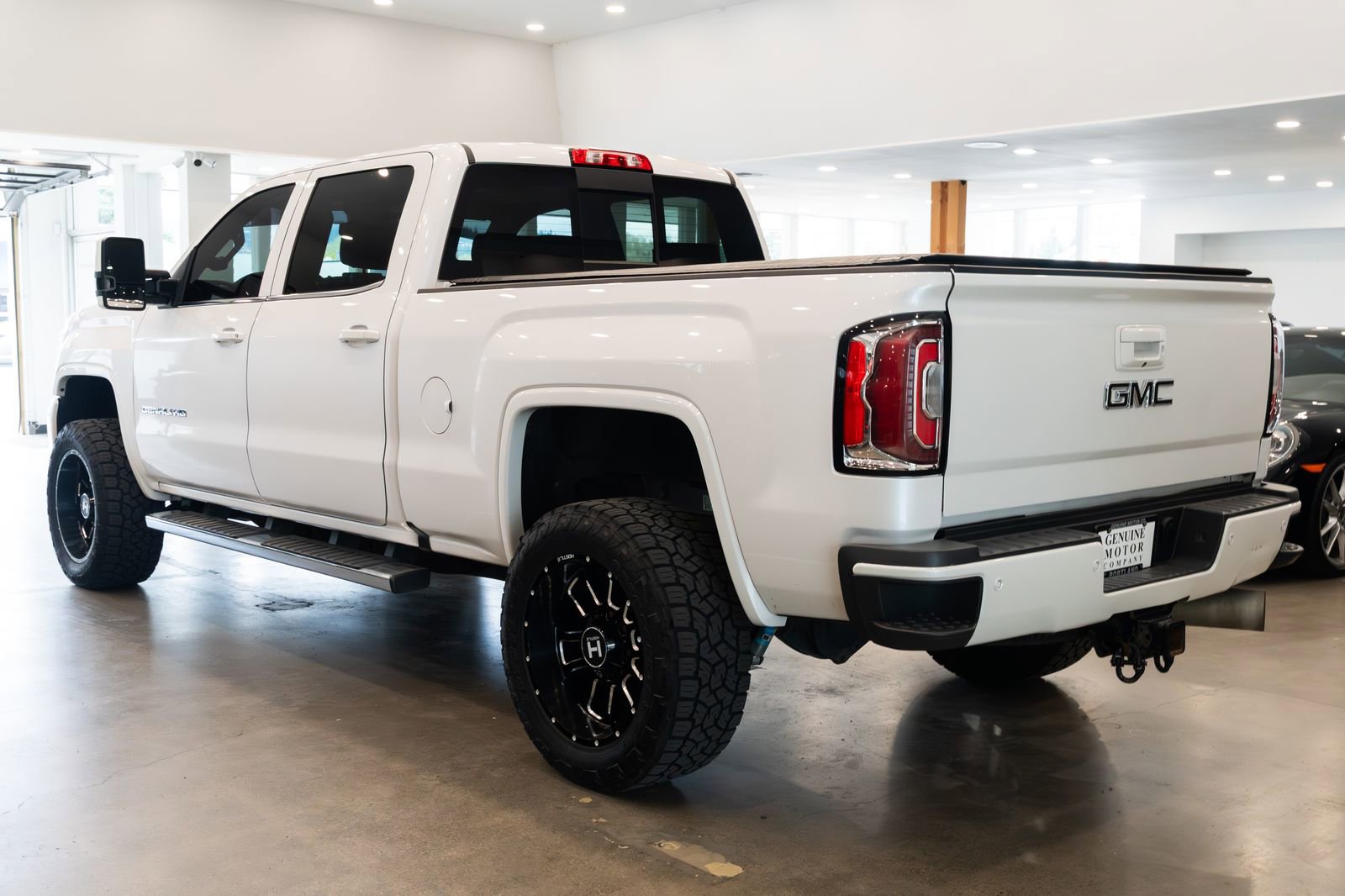 Used 2018 GMC Sierra 2500 Denali w/ Duramax Plus Package image 6