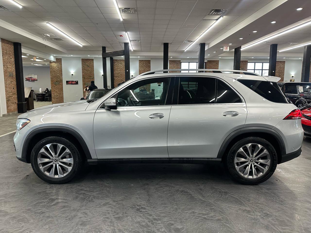 Used 2021 Mercedes-Benz GLE 350 4MATIC w/ Premium Package image 8