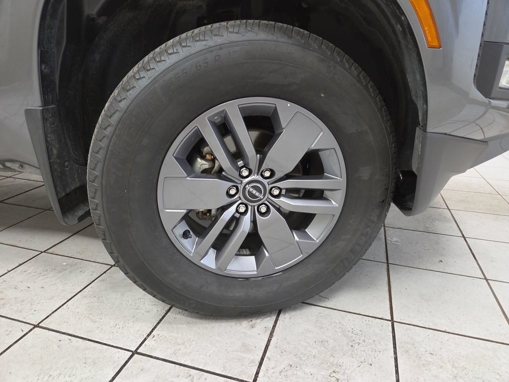 Used 2025 Nissan Frontier SV w/ SV Convenience Package AWD/4WD image 9