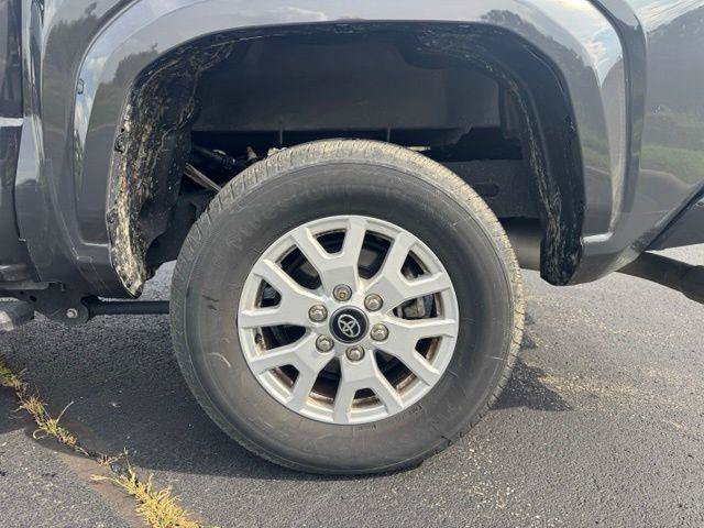 Certified 2024 Toyota Tacoma SR5 AWD/4WD image 11
