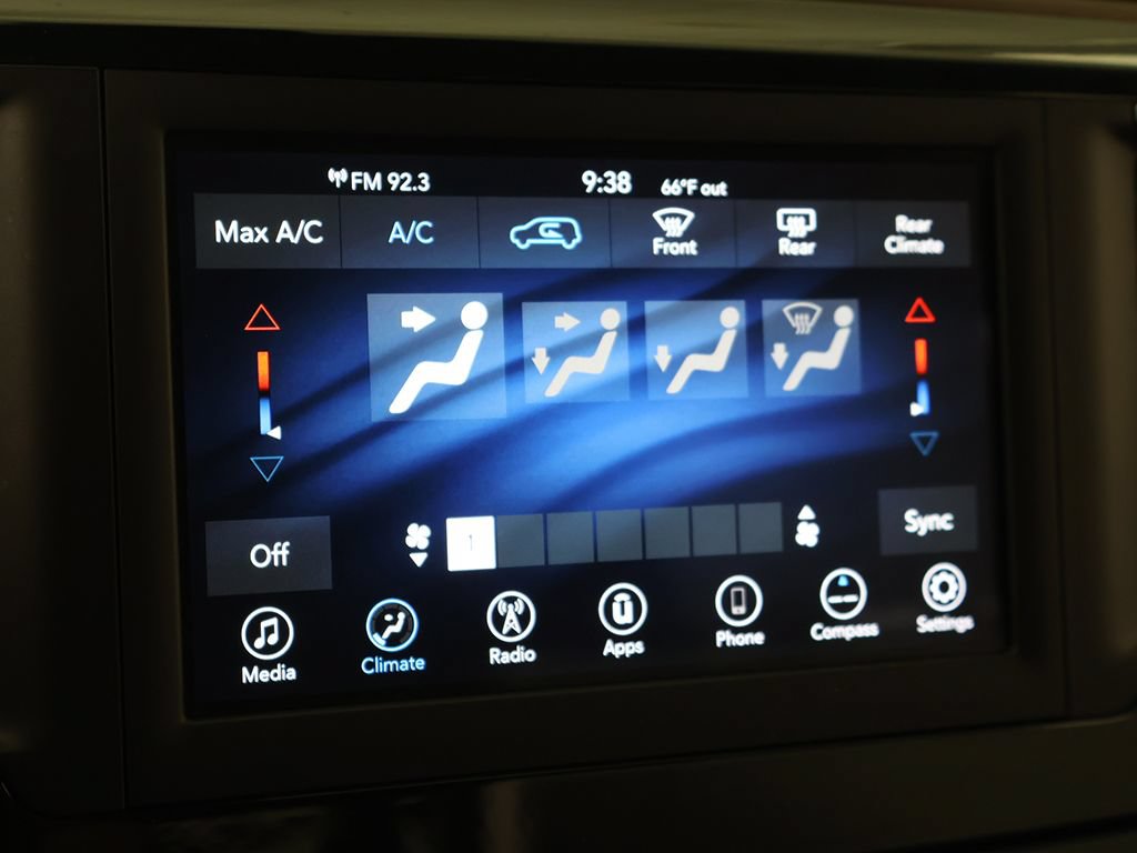 Used 2021 Chrysler Voyager Lxi FWD image 40