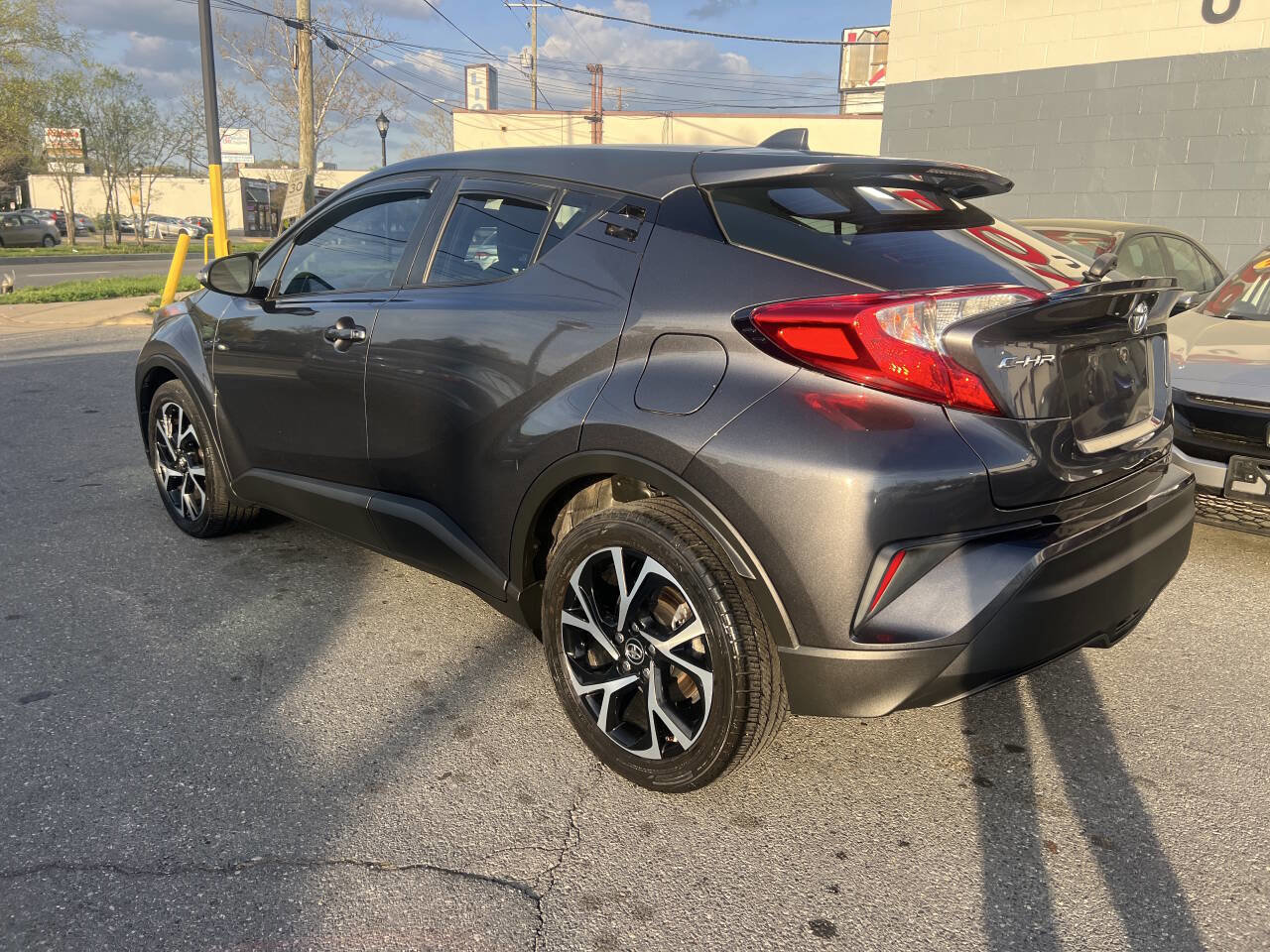 Used 2019 Toyota C-HR XLE image 4