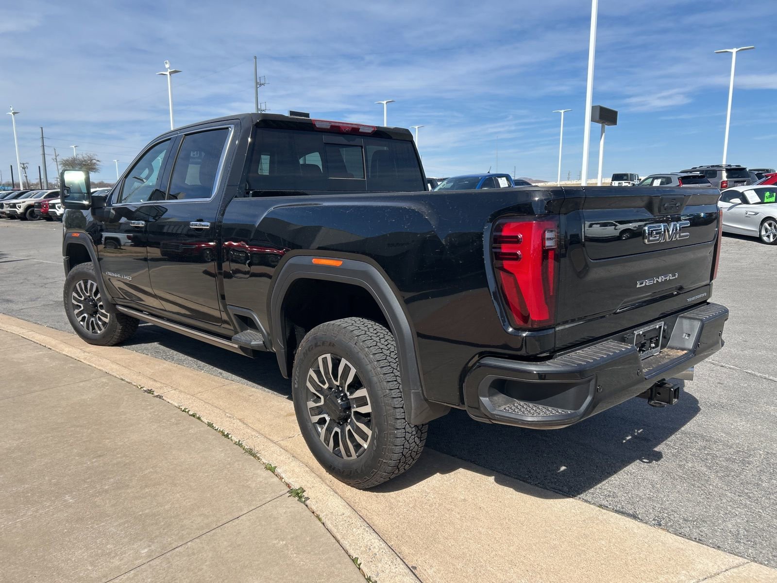 Used 2025 GMC Sierra 2500 Denali Ultimate image 7