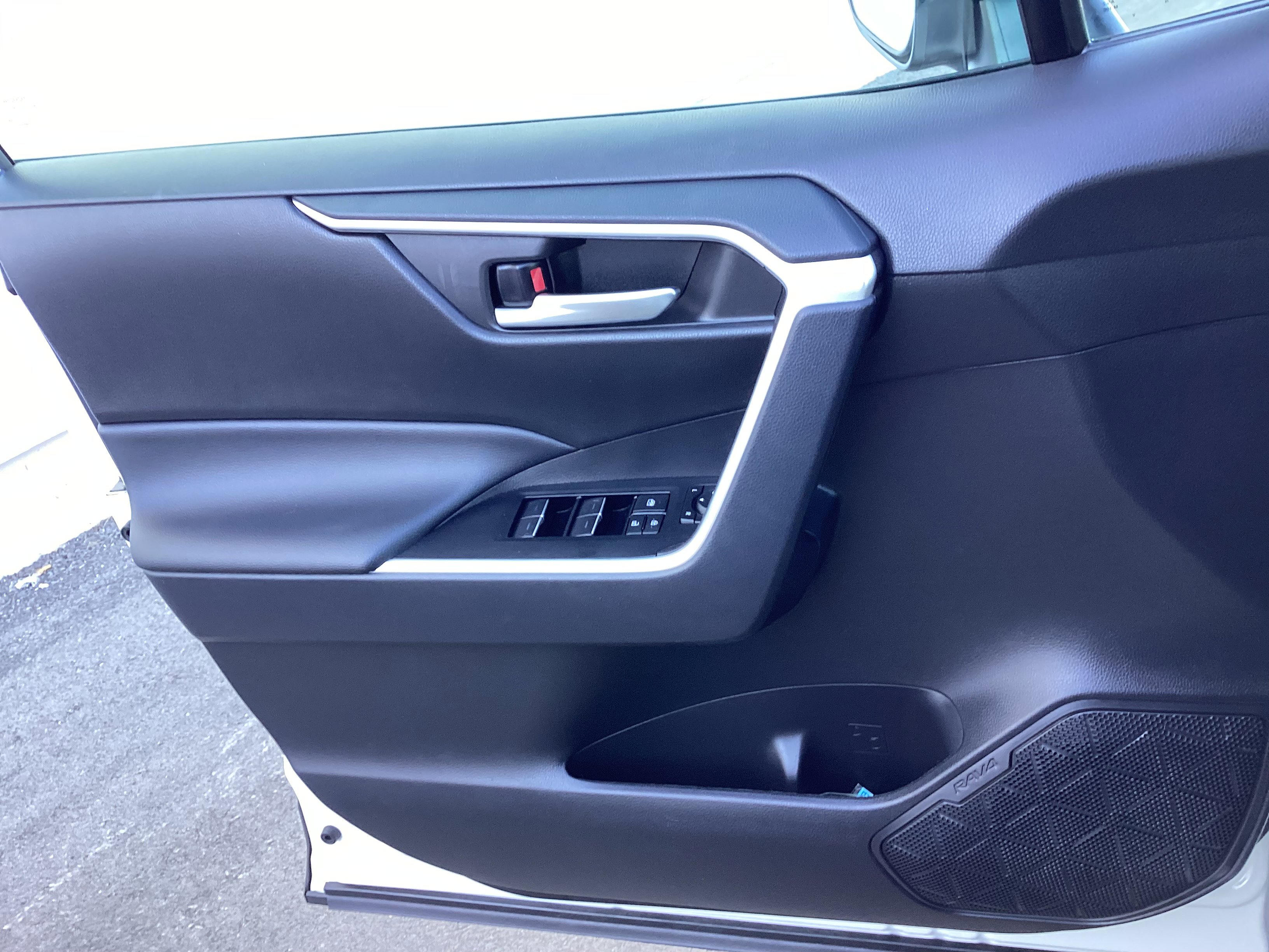 Certified 2025 Toyota RAV4 XLE image 32