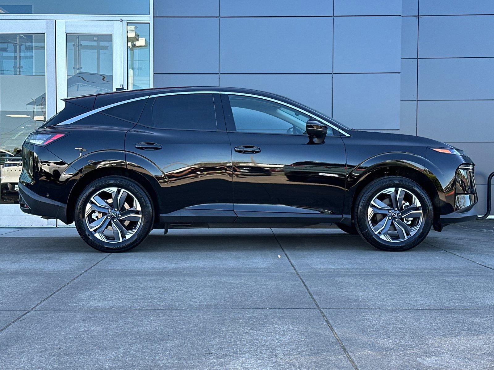 Certified 2025 Nissan Murano SL AWD/4WD image 2