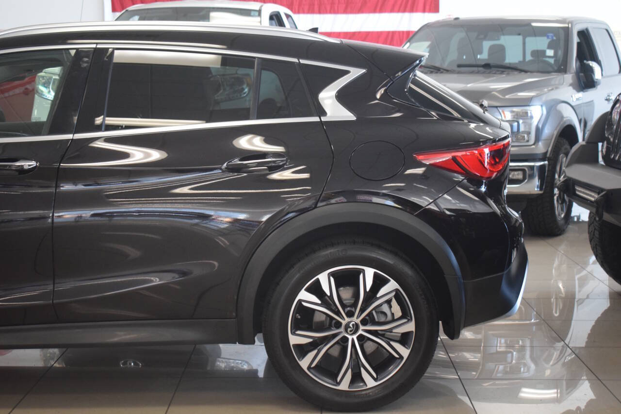 Used 2018 INFINITI QX30 Premium w/ Navigation Package AWD/4WD image 16