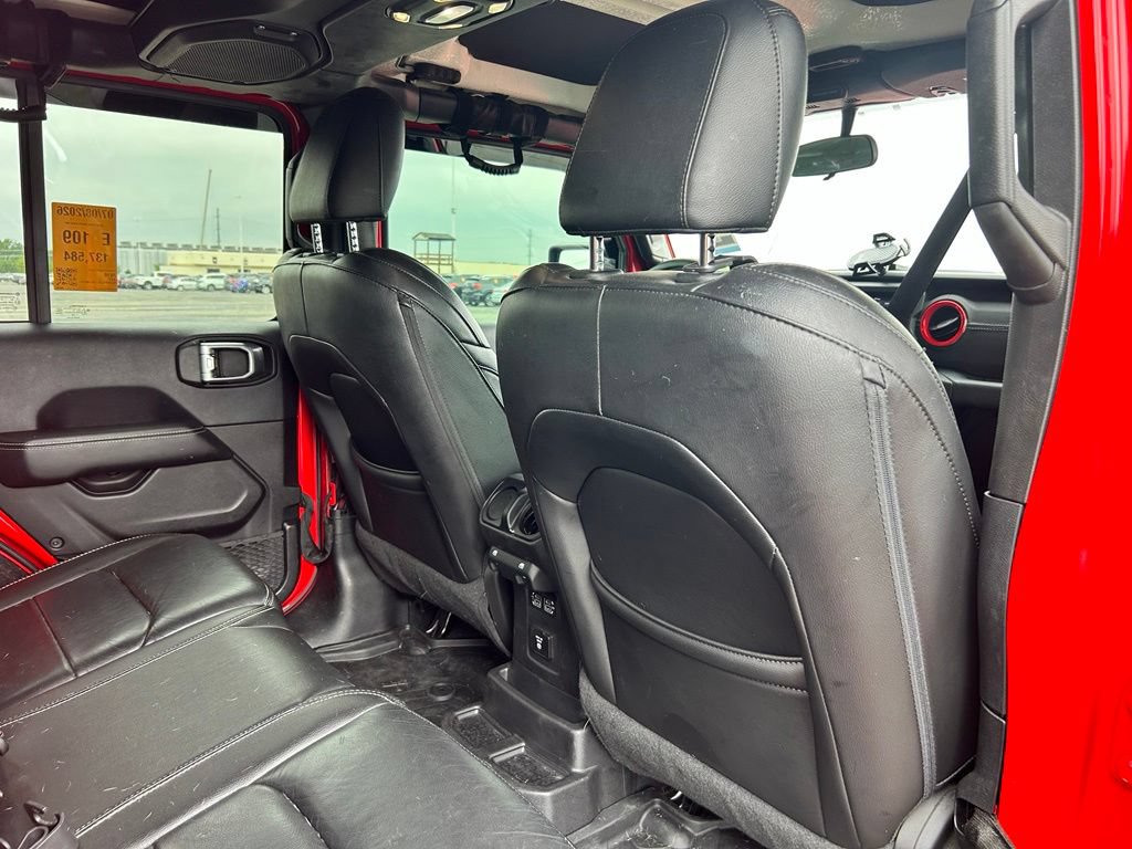 Used 2019 Jeep Wrangler Unlimited Sahara w/ Cold Weather Group AWD/4WD image 17