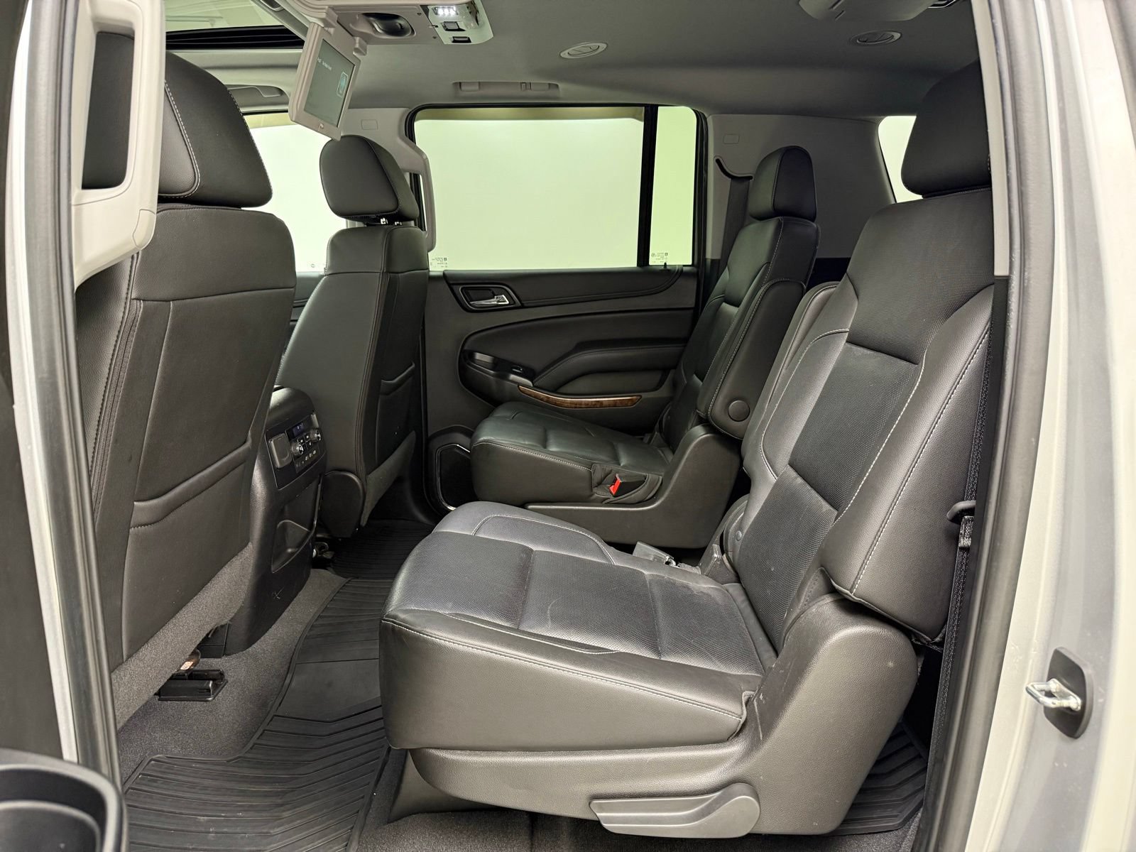 Used 2019 Chevrolet Suburban Premier AWD/4WD image 27