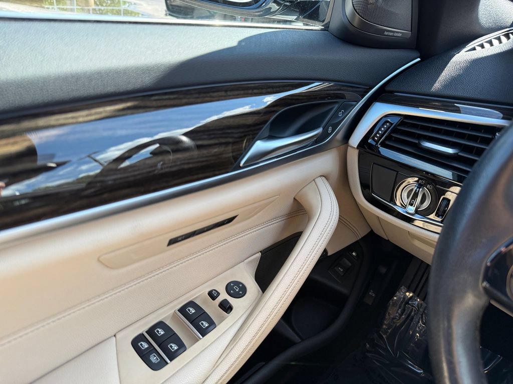 Used 2023 BMW 530e xDrive w/ Premium Package AWD/4WD image 29