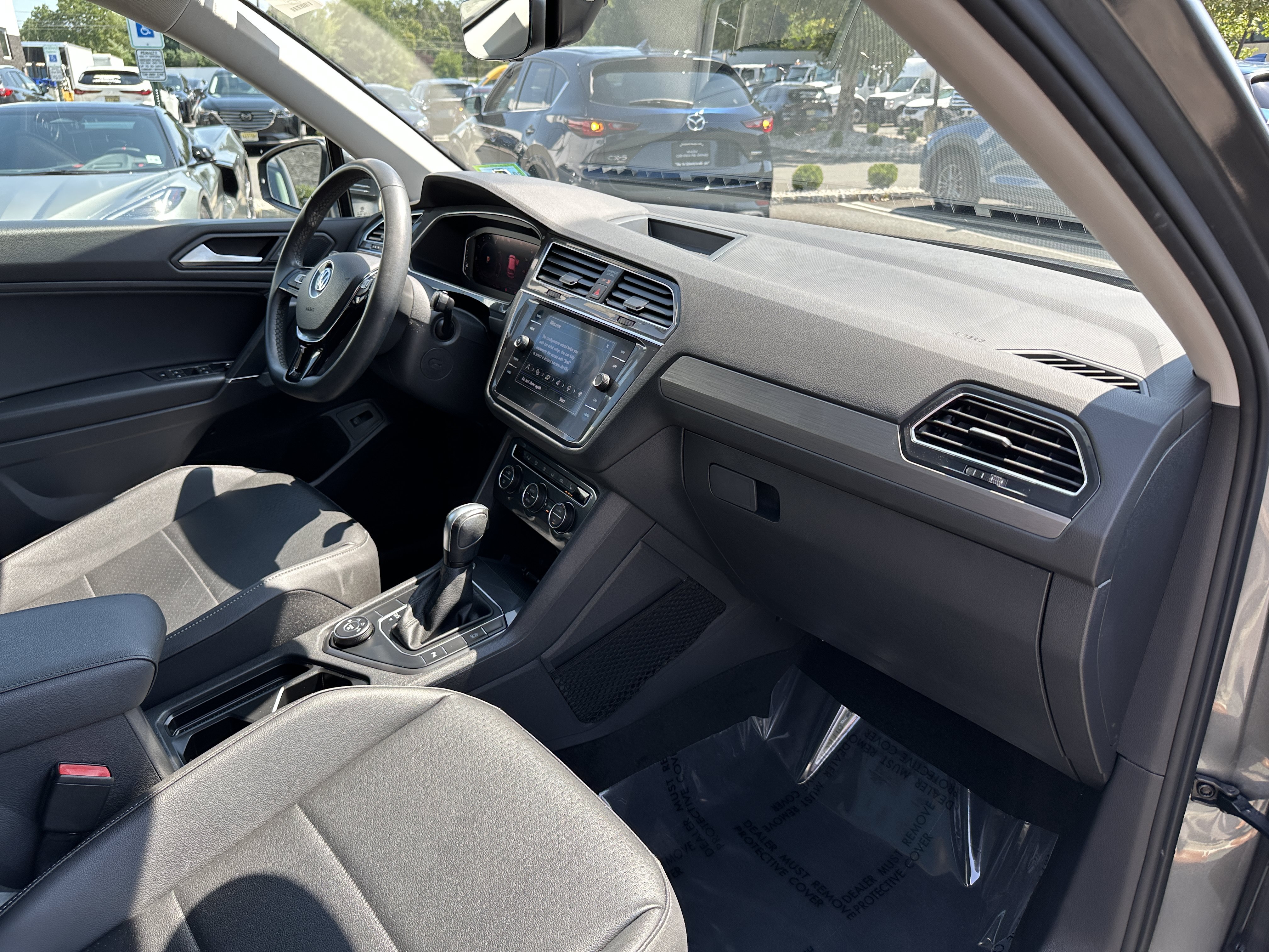 Used 2020 Volkswagen Tiguan SEL AWD/4WD image 37