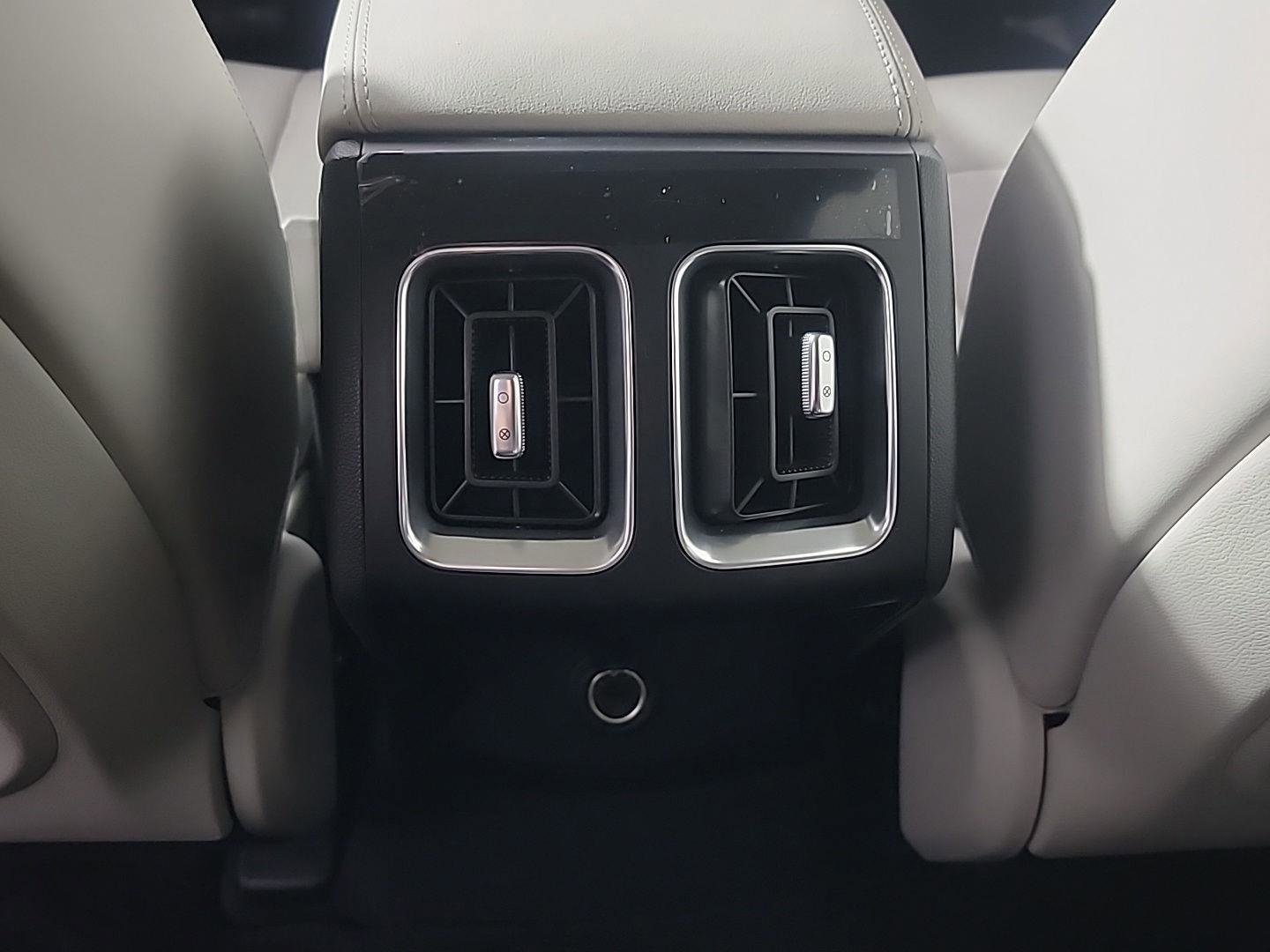 Used 2025 Kia Sorento S image 24