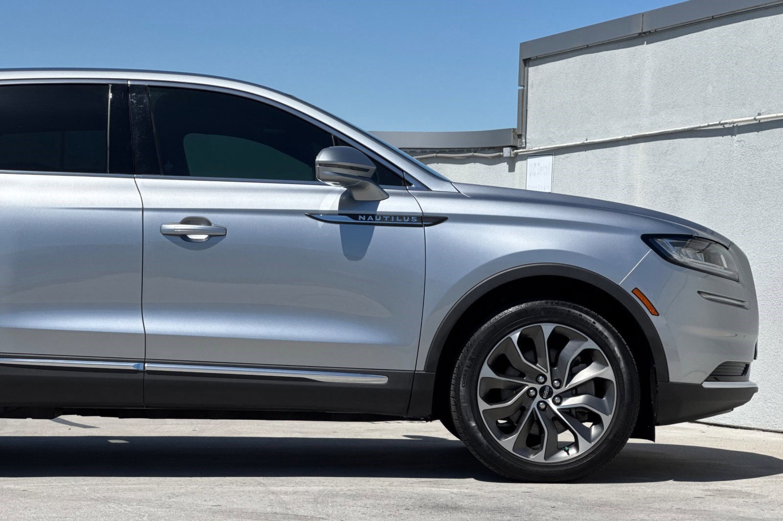 Used 2022 Lincoln Nautilus Reserve w/ Cargo Utility Package FWD image 35