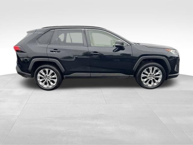 Used 2019 Toyota RAV4 XLE Premium w/ Cold Weather Package AWD/4WD image 2