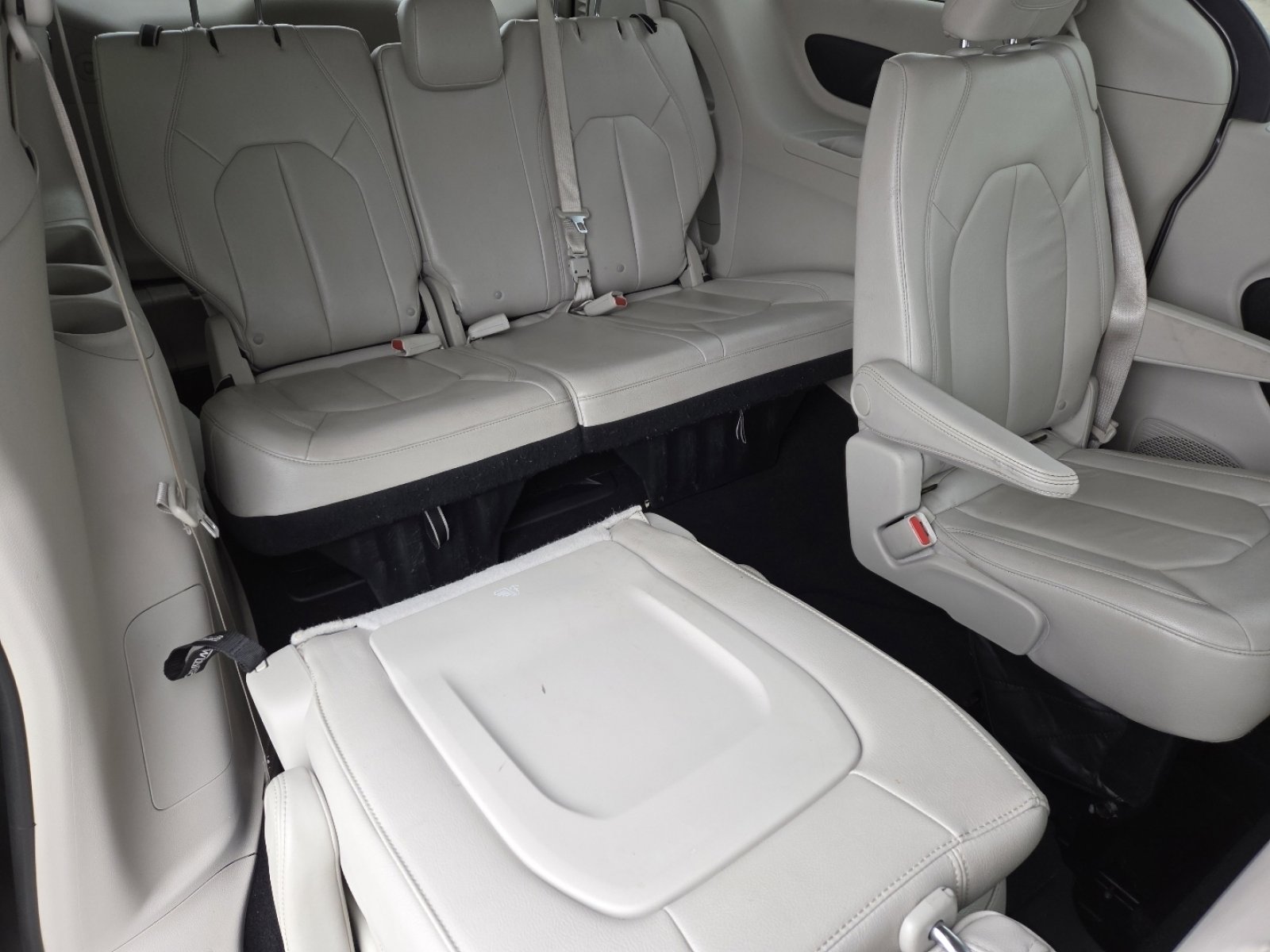 Used 2017 Chrysler Pacifica Touring-L w/ Tire & Wheel Group image 20