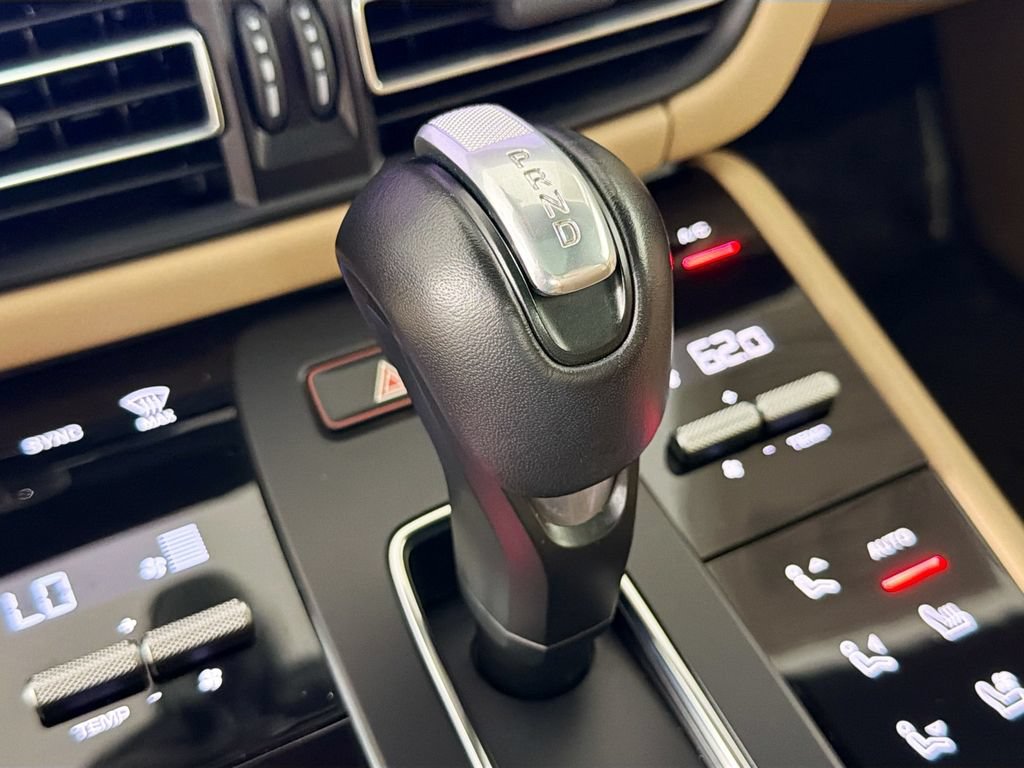 Used 2024 Porsche Macan AWD/4WD image 17