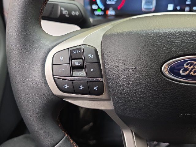 Used 2026 Ford Explorer Active AWD/4WD image 16