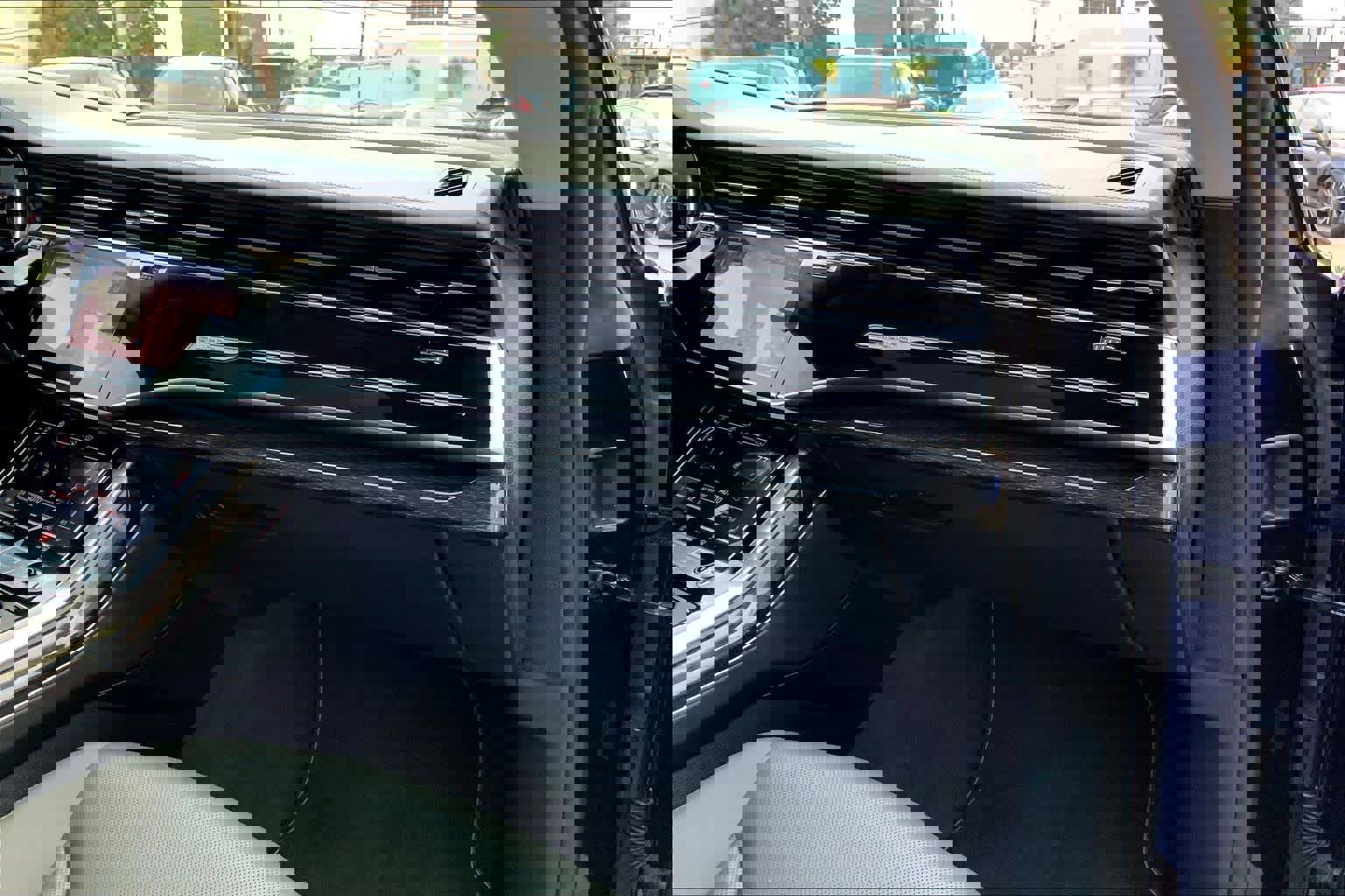 Used 2019 Audi Q8 Prestige image 19