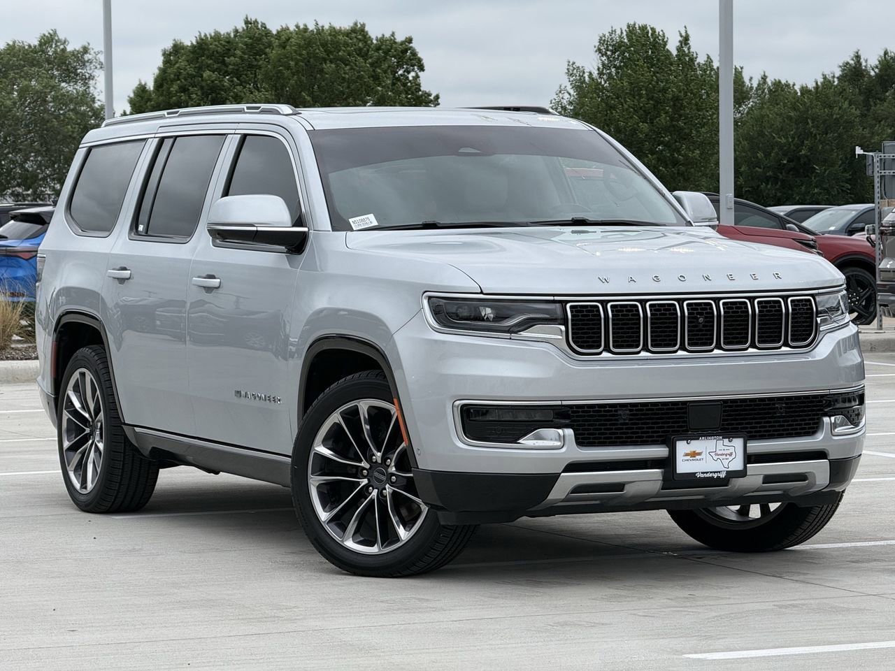 Used 2022 Jeep Wagoneer Series III w/ Premium Group I AWD/4WD image 2