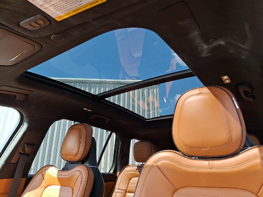 Certified 2023 Lincoln Aviator Black Label w/ Dynamic Handling Package AWD/4WD image 16