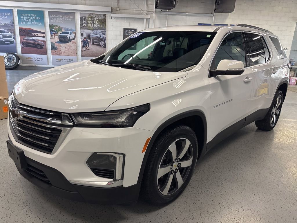 Used 2023 Chevrolet Traverse LT AWD/4WD image 3