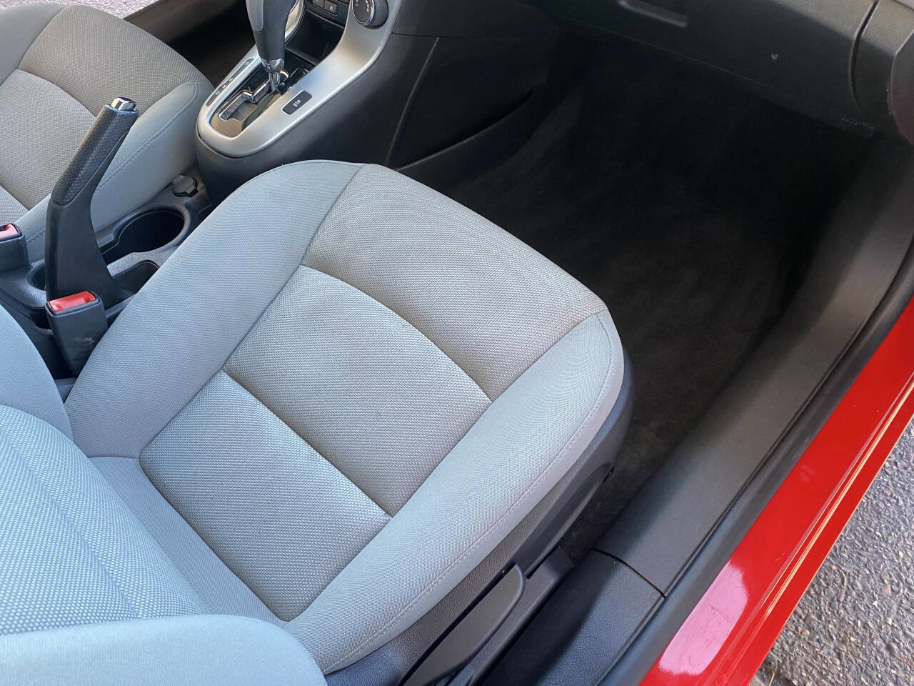 Used 2016 Chevrolet Cruze LT w/ Technology Package image 27