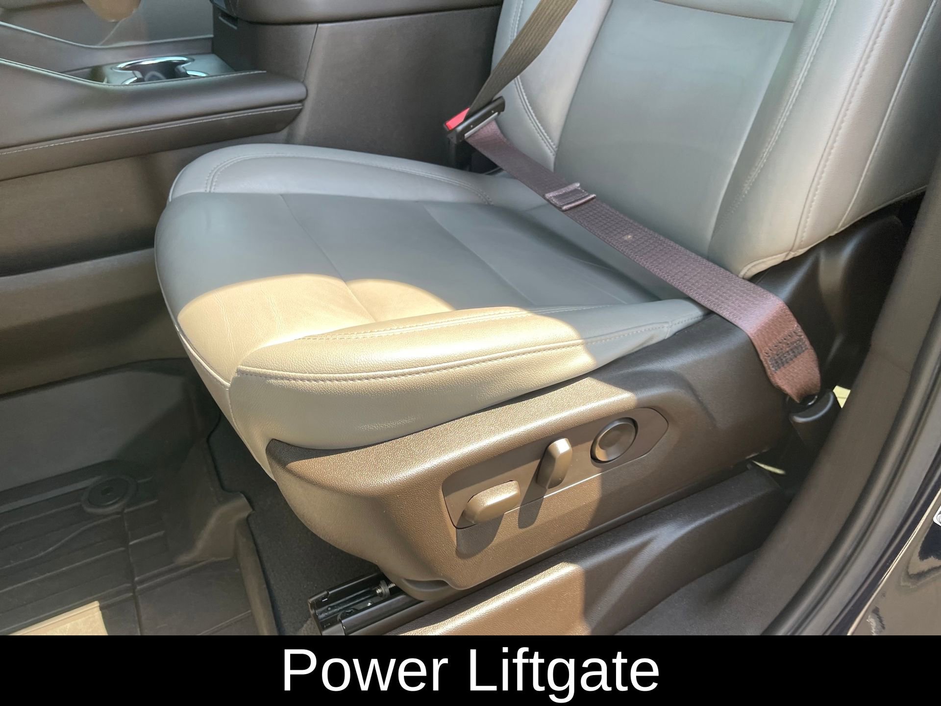 Used 2021 Chevrolet Tahoe LT w/ LT Signature Plus Package AWD/4WD image 14