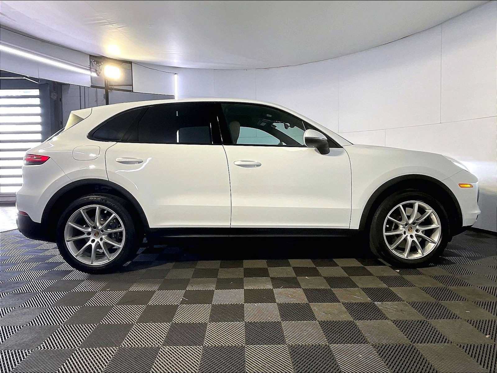 Certified 2022 Porsche Cayenne AWD/4WD image 8