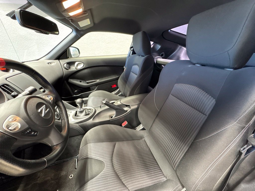 Used 2016 Nissan 370Z Coupe RWD image 11