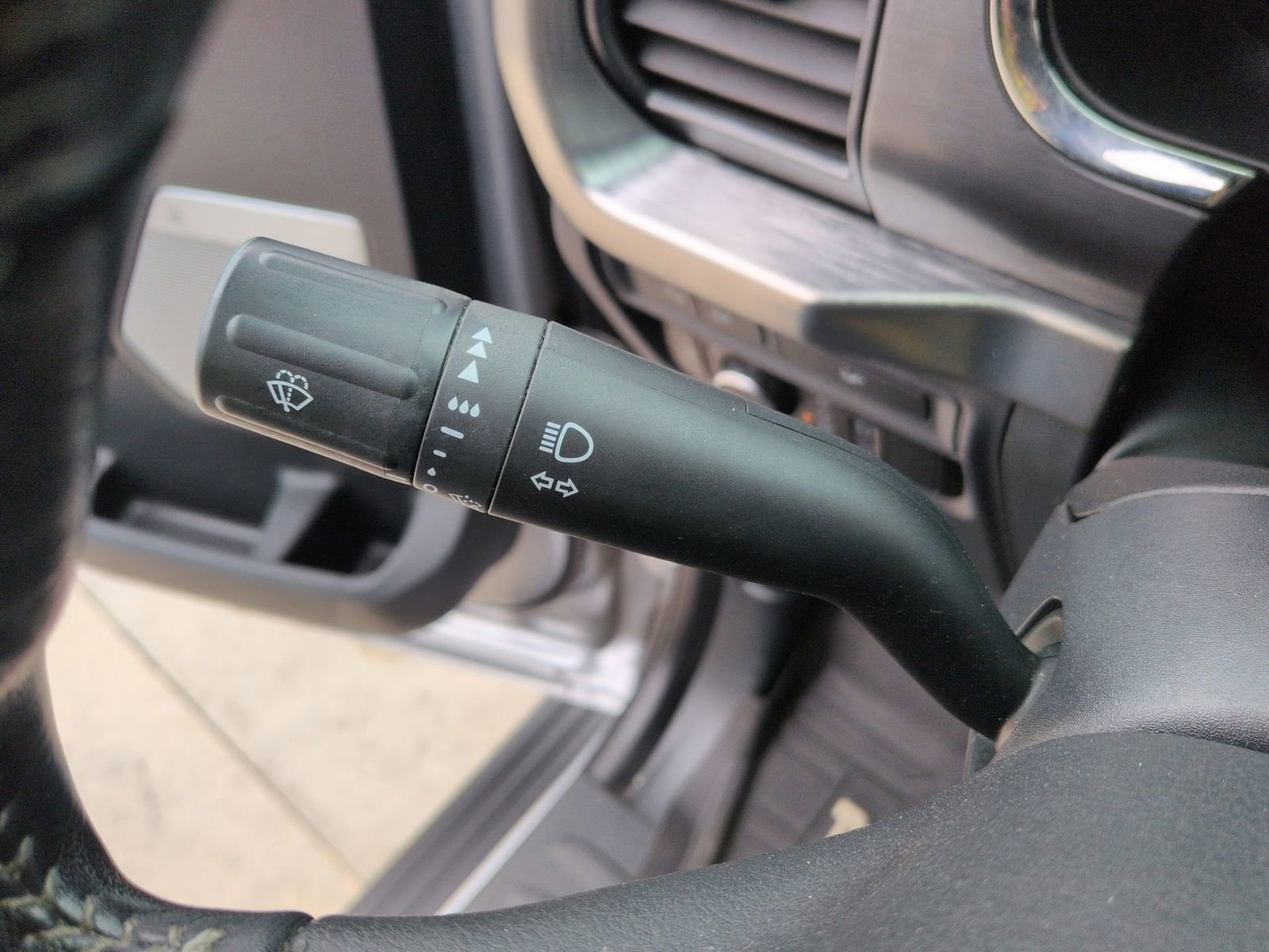 Certified 2023 Ford F150 Lariat w/ Equipment Group 502A High image 33