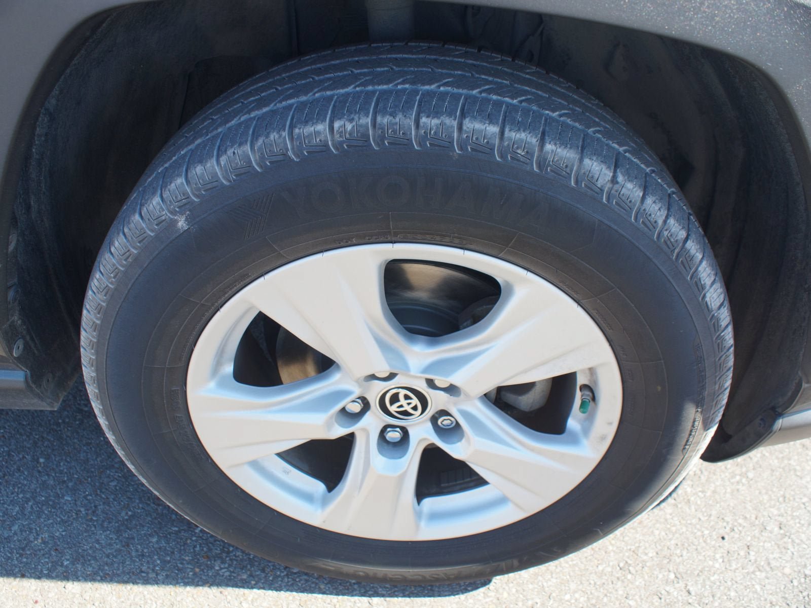 Used 2019 Toyota RAV4 XLE w/ Convenience Package FWD image 26