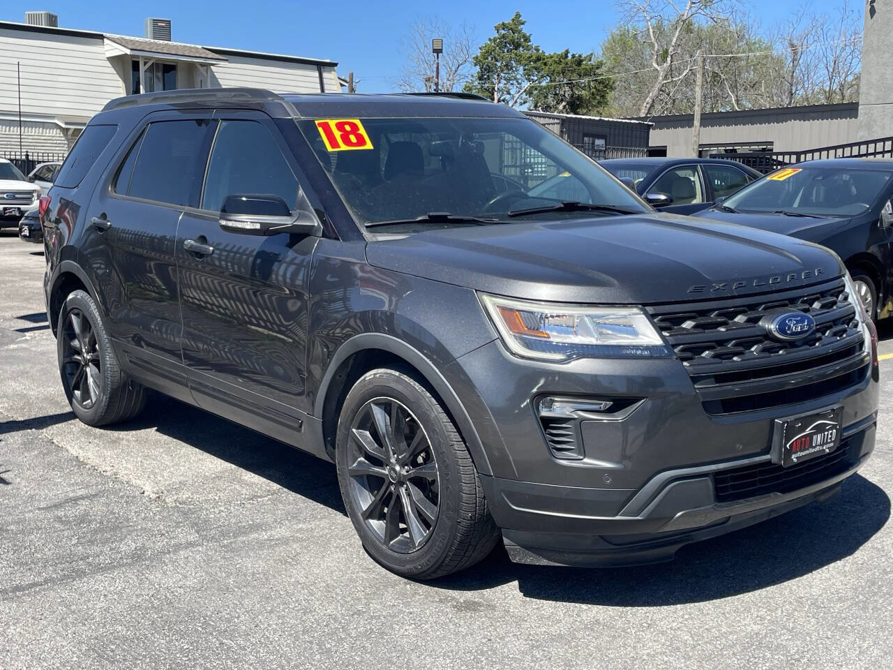 Used 2018 Ford Explorer XLT w/ Equipment Group 202A image 7