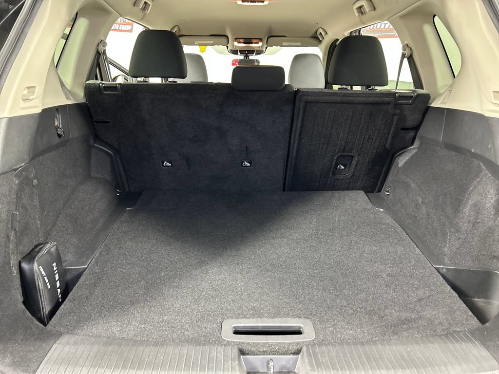 Used 2022 Nissan Rogue SV FWD image 19