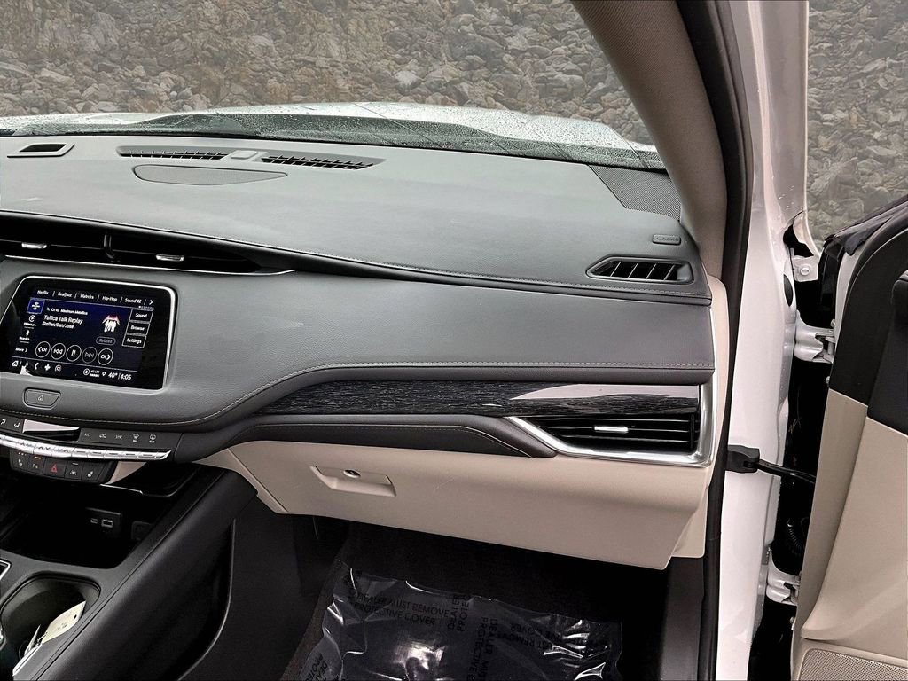 Used 2023 Cadillac XT4 Premium Luxury w/ Cold Weather Package image 15