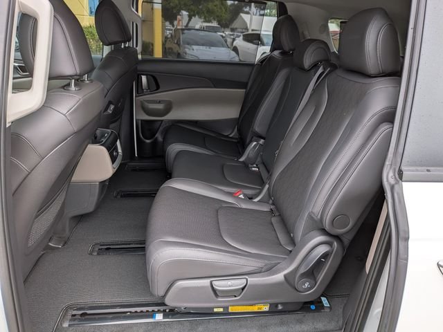 New 2027 Kia Carnival EX FWD image 17