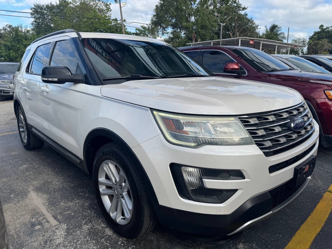 Used 2016 Ford Explorer XLT w/ Equipment Group 202A FWD image 6