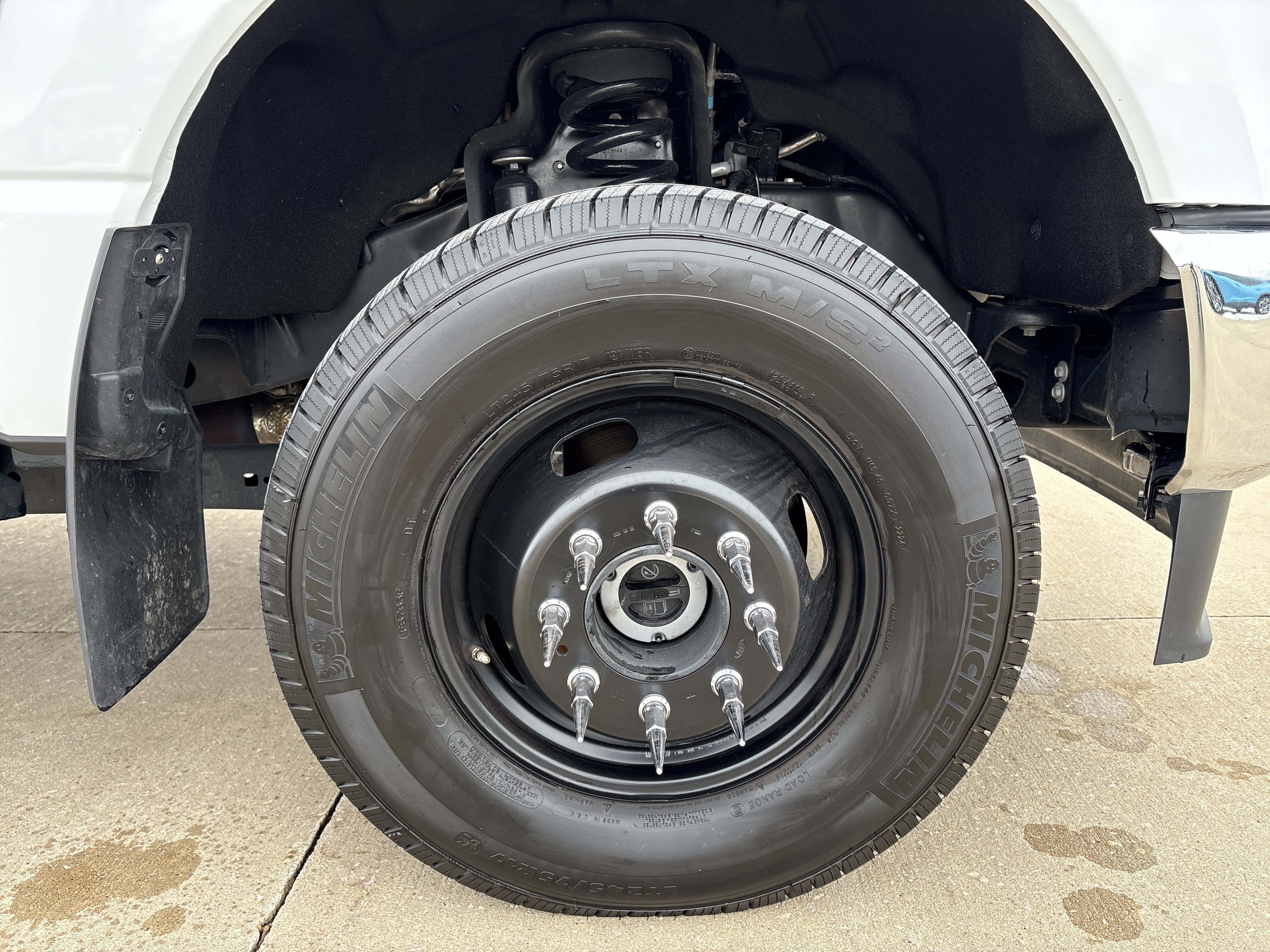 Used 2024 Ford F350 XLT w/ Snow Plow/Camper Package image 9