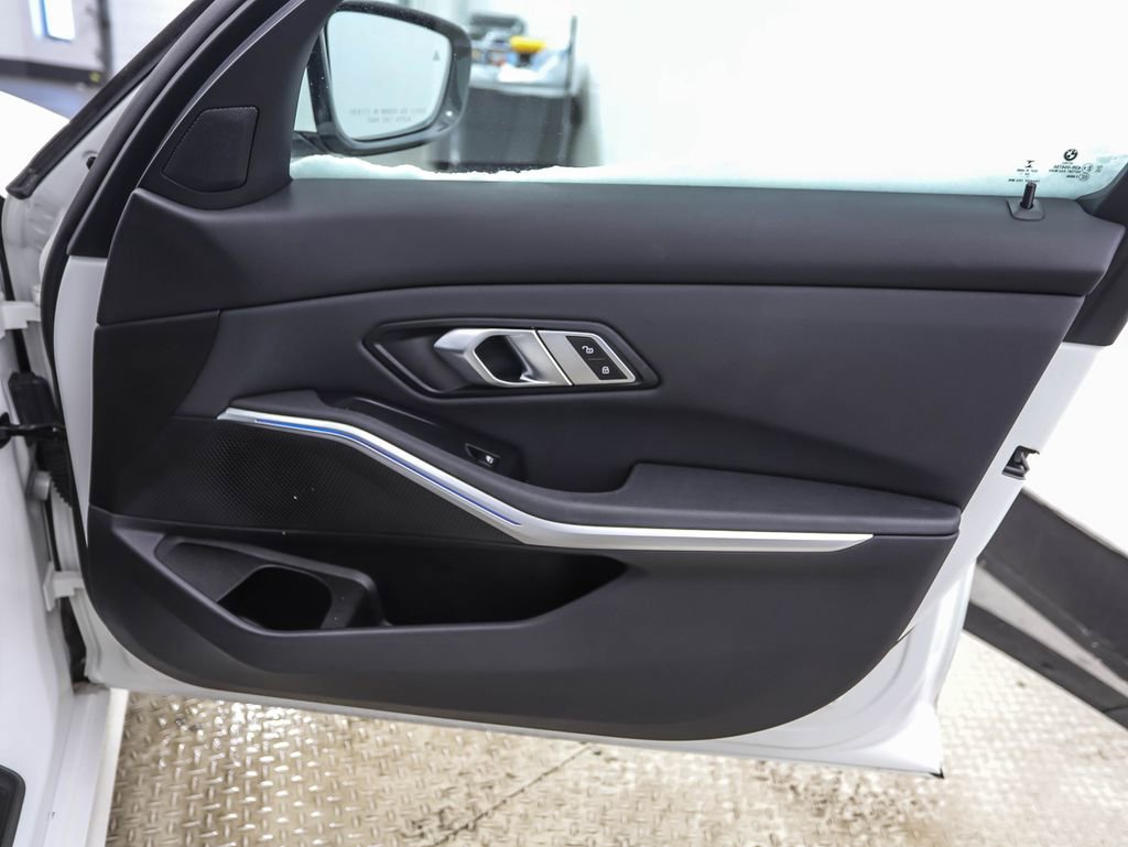 Used 2021 BMW 330e xDrive w/ Convenience Package image 28