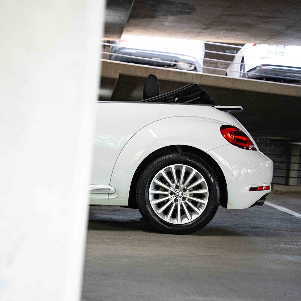 Used 2019 Volkswagen Beetle 2.0T SE FWD image 3