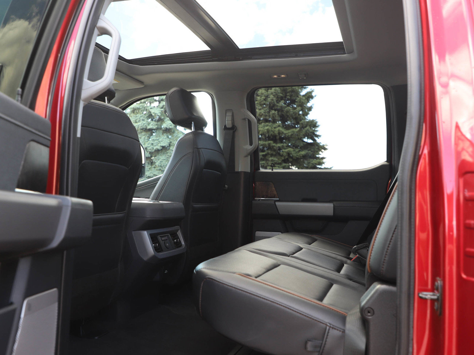 Used 2026 Ford F350 Lariat AWD/4WD image 16