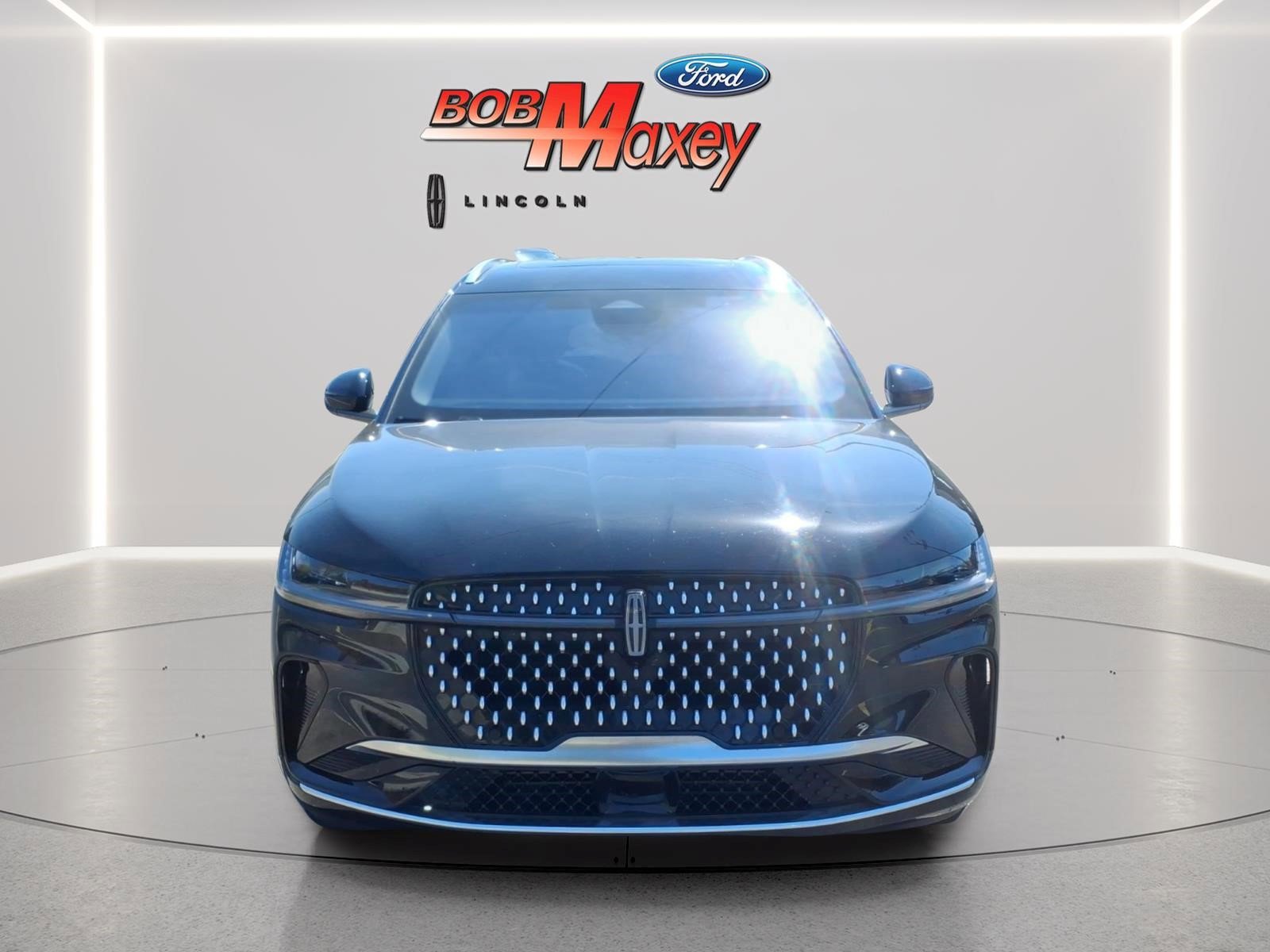 Used 2024 Lincoln Nautilus Reserve w/ Equipment Group 202A AWD/4WD image 2