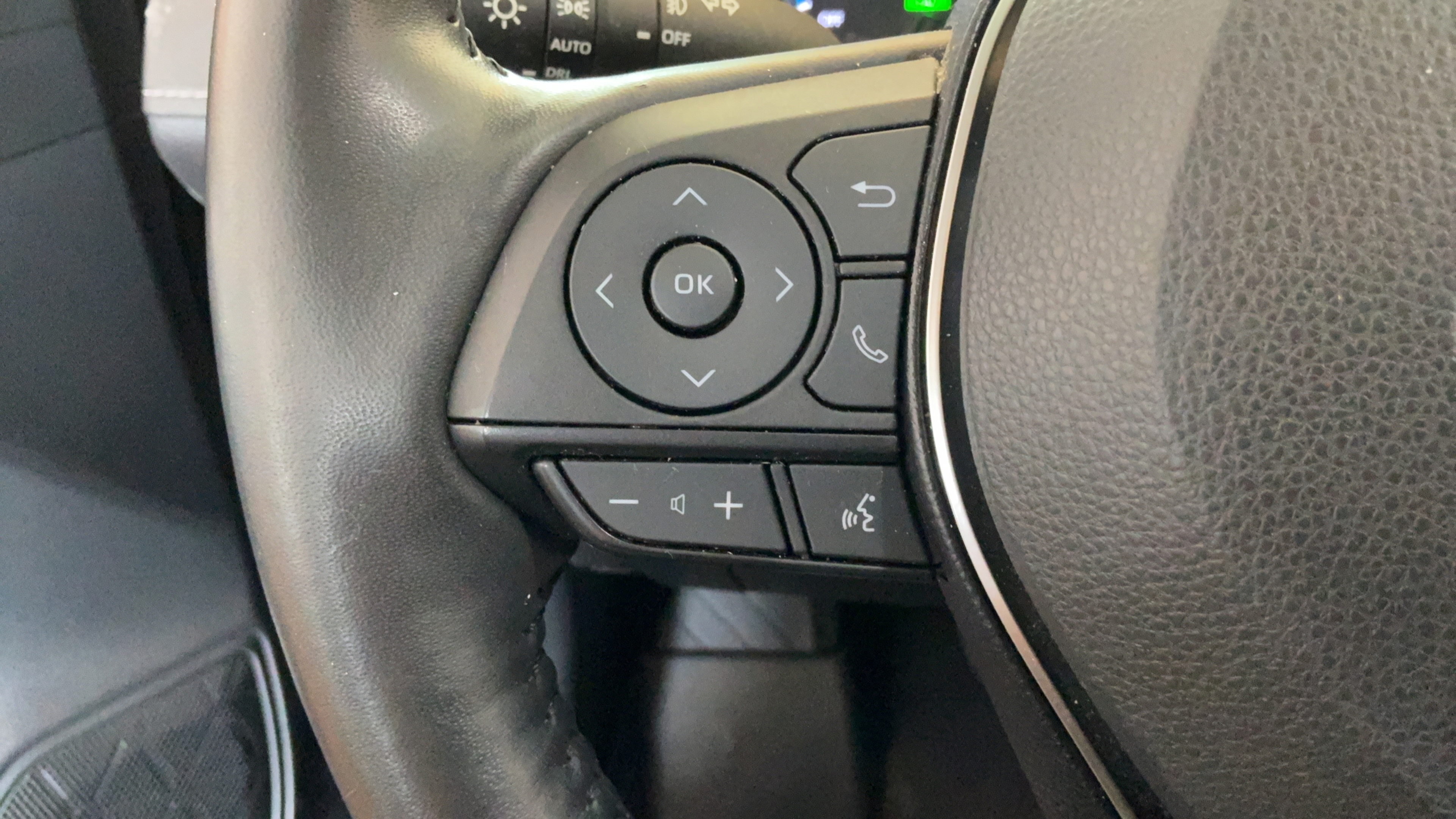 Certified 2021 Toyota RAV4 XLE Premium AWD/4WD image 18