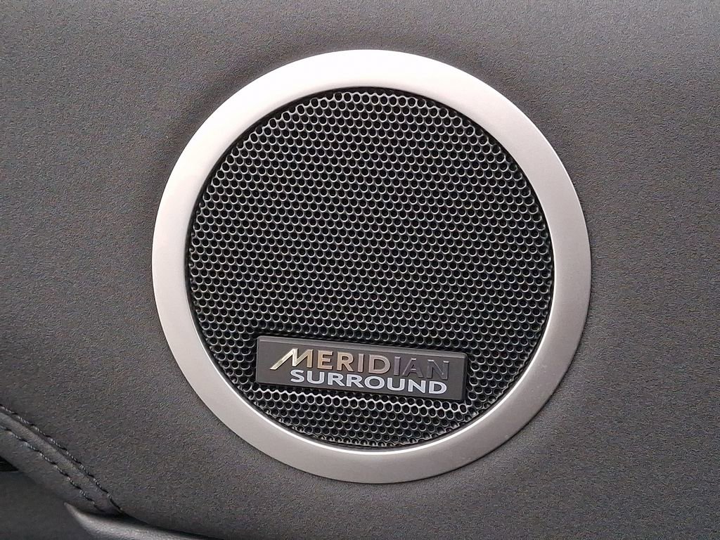 Used 2025 Land Rover Discovery S AWD/4WD image 23