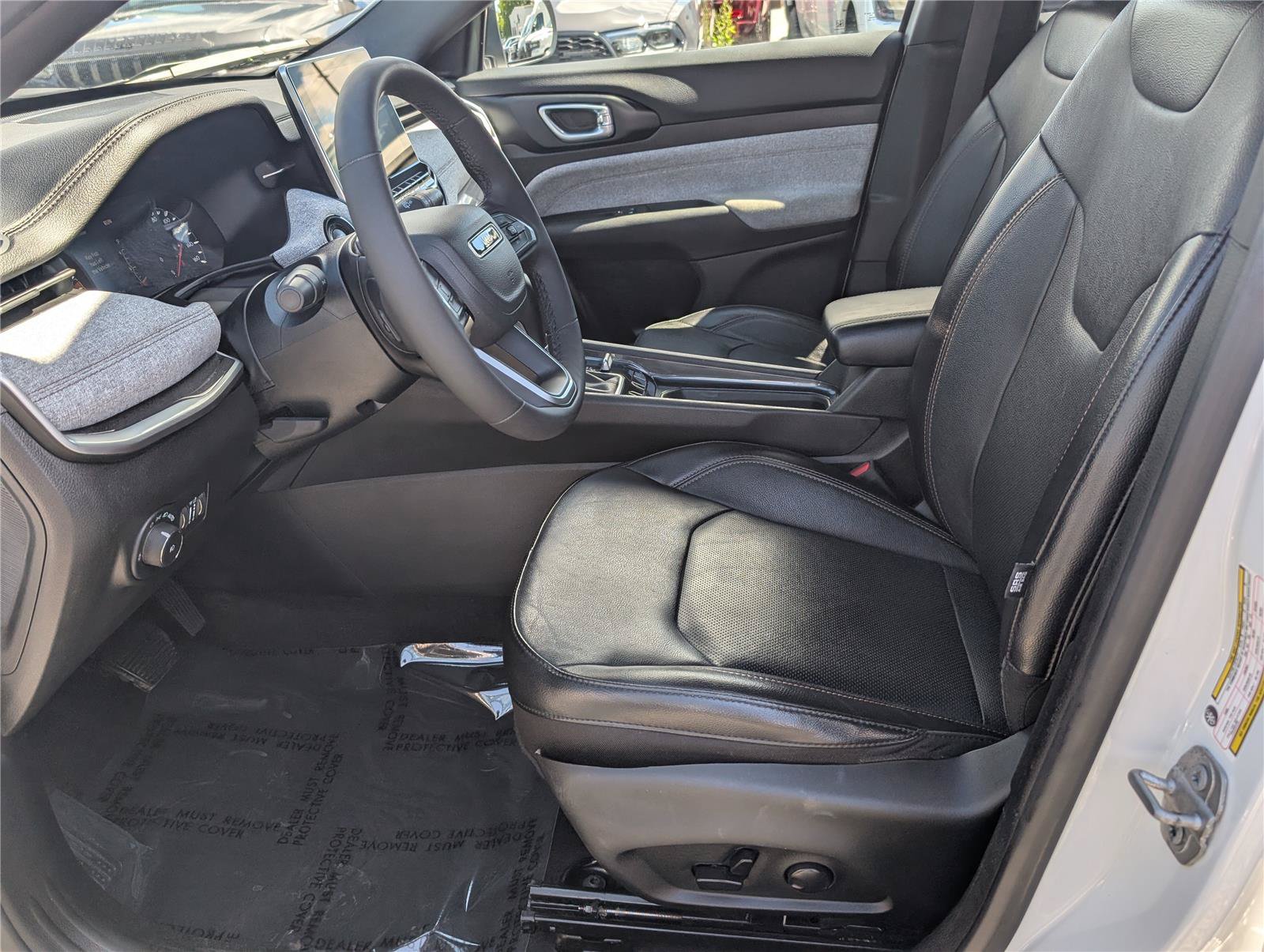 Used 2023 Jeep Compass Latitude AWD/4WD image 16