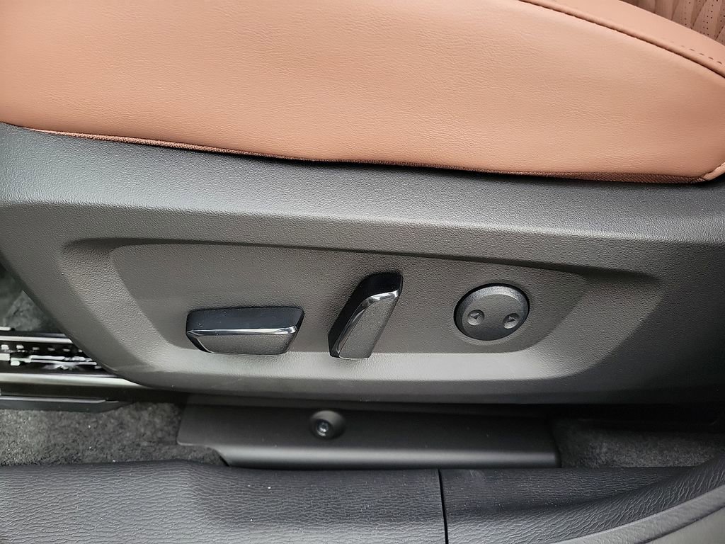 New 2026 Mitsubishi Outlander SEL image 11