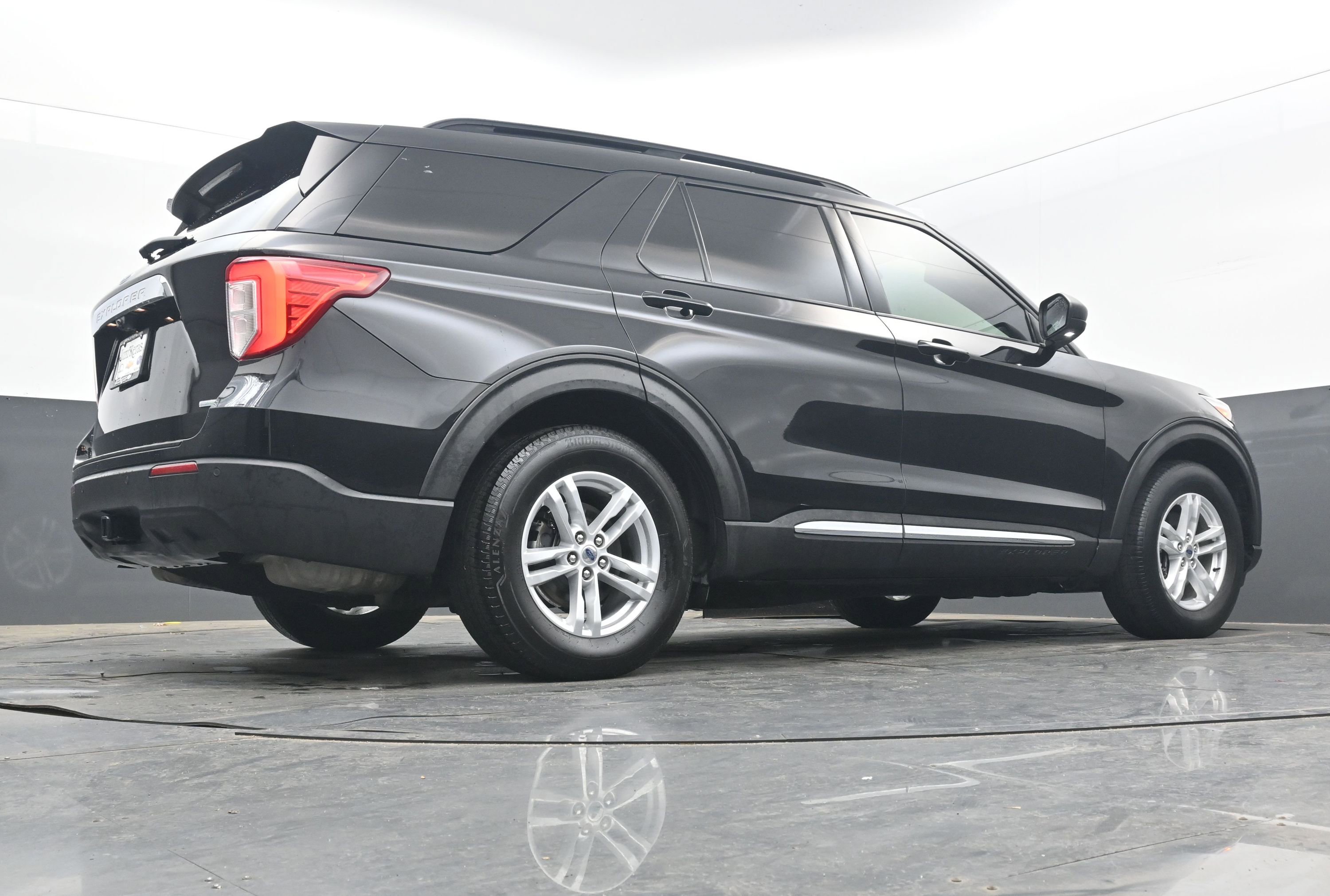 Used 2020 Ford Explorer XLT w/ Class III Trailer Tow Package image 32