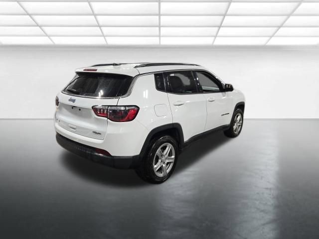 Used 2024 Jeep Compass Latitude AWD/4WD image 4