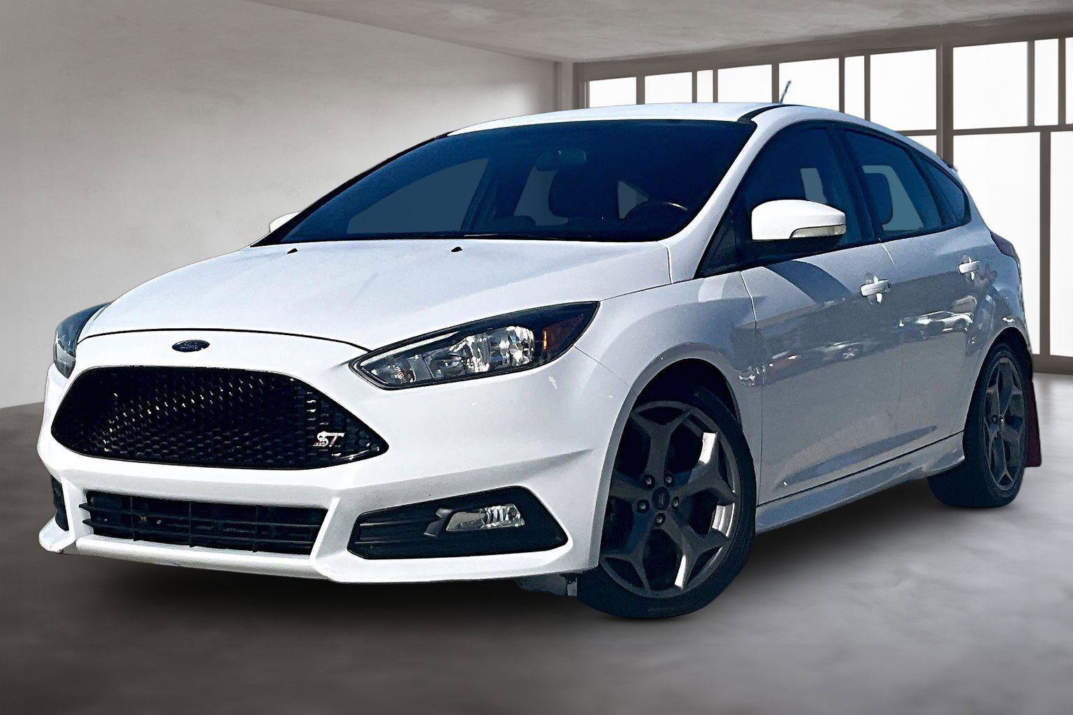 Used 2018 Ford Focus ST FWD image 2