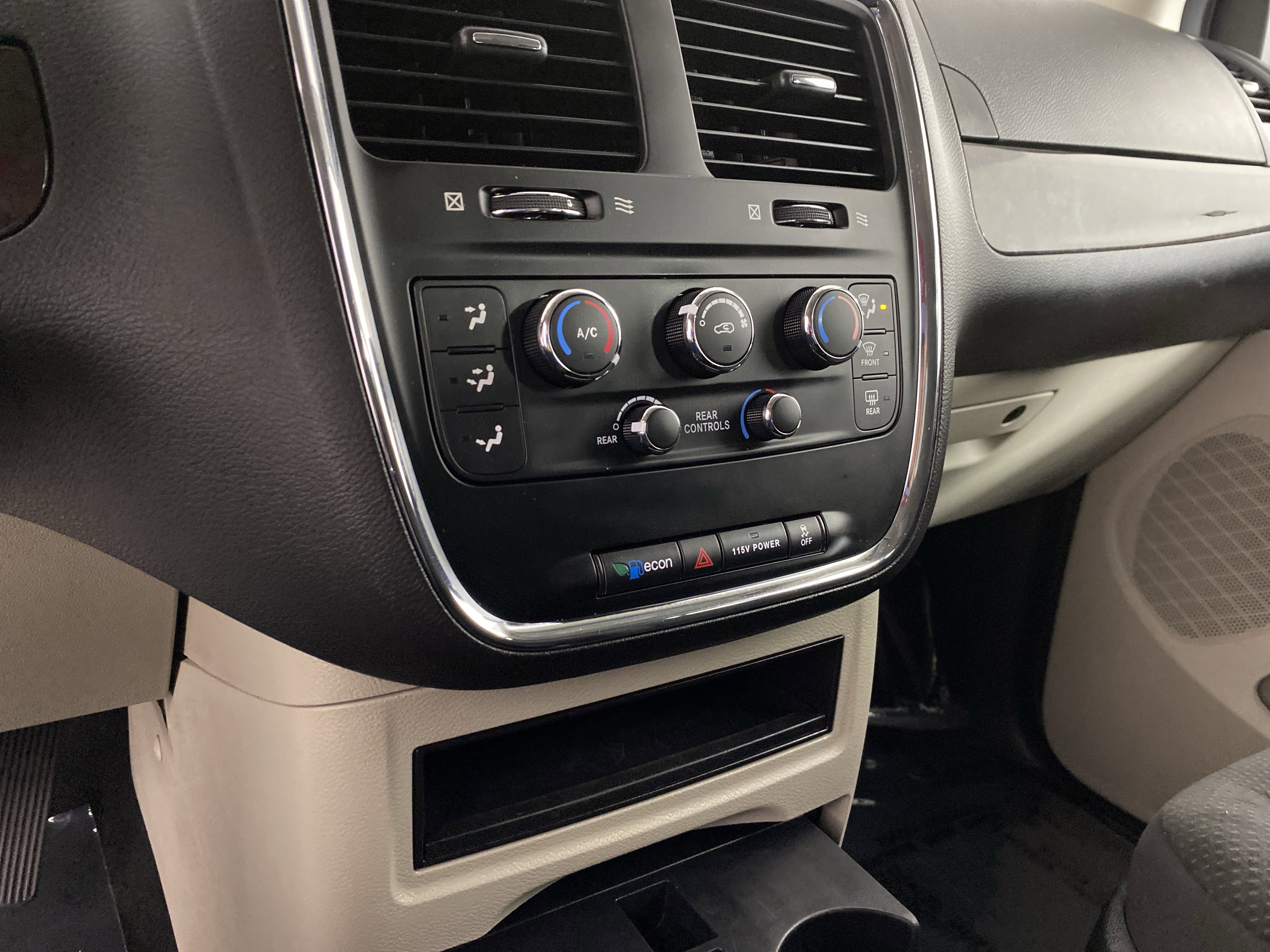 Used 2017 Dodge Grand Caravan SE w/ Power Window Group image 28